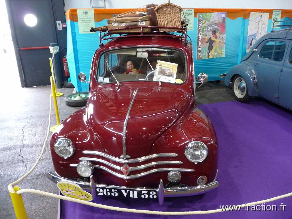 2011_epoquauto (204).jpg - 05/11/2011 - 69000 LYON - EPOQU'AUTO - 33ème Salon International Autos & Motos Anciennes - RENAULT - 4 CV avec galerie et porte bagages